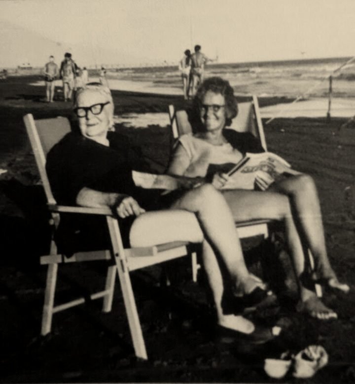 Construcción de la primera casa, 1956