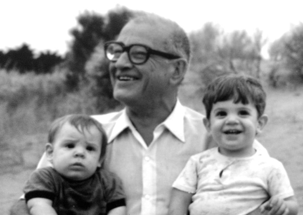 Los abuelos fundadores de Horizonte 56 en la playa